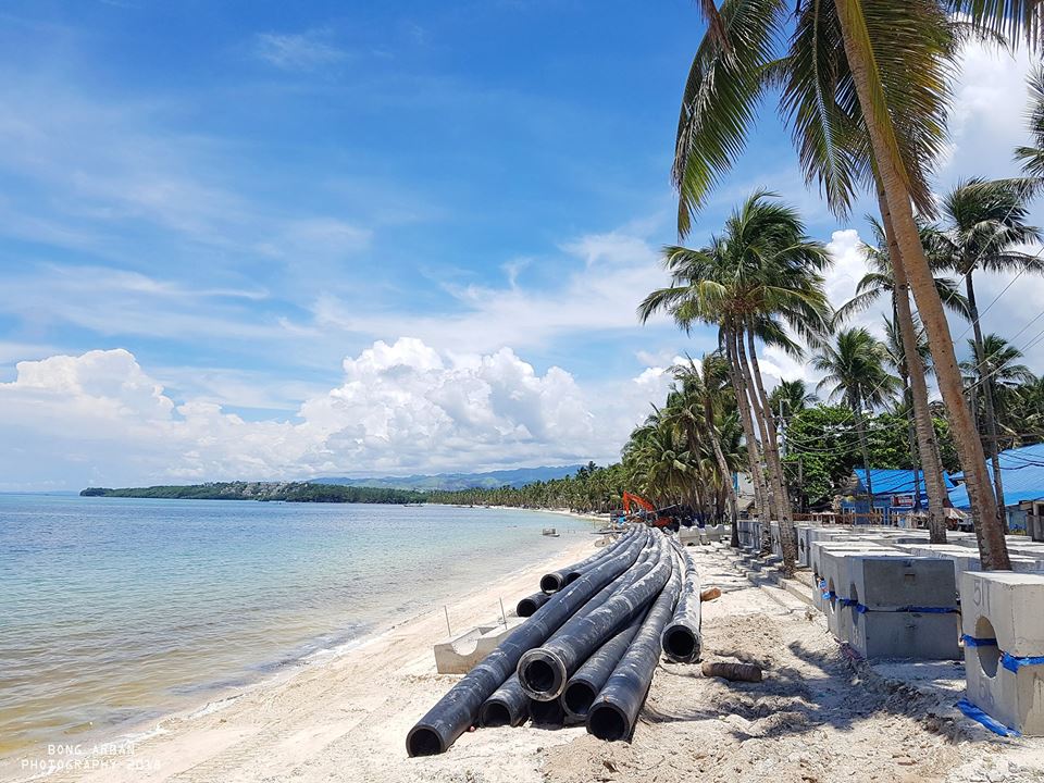Rioleringswerken op Bulabog Beach (bron: Bon Arban)