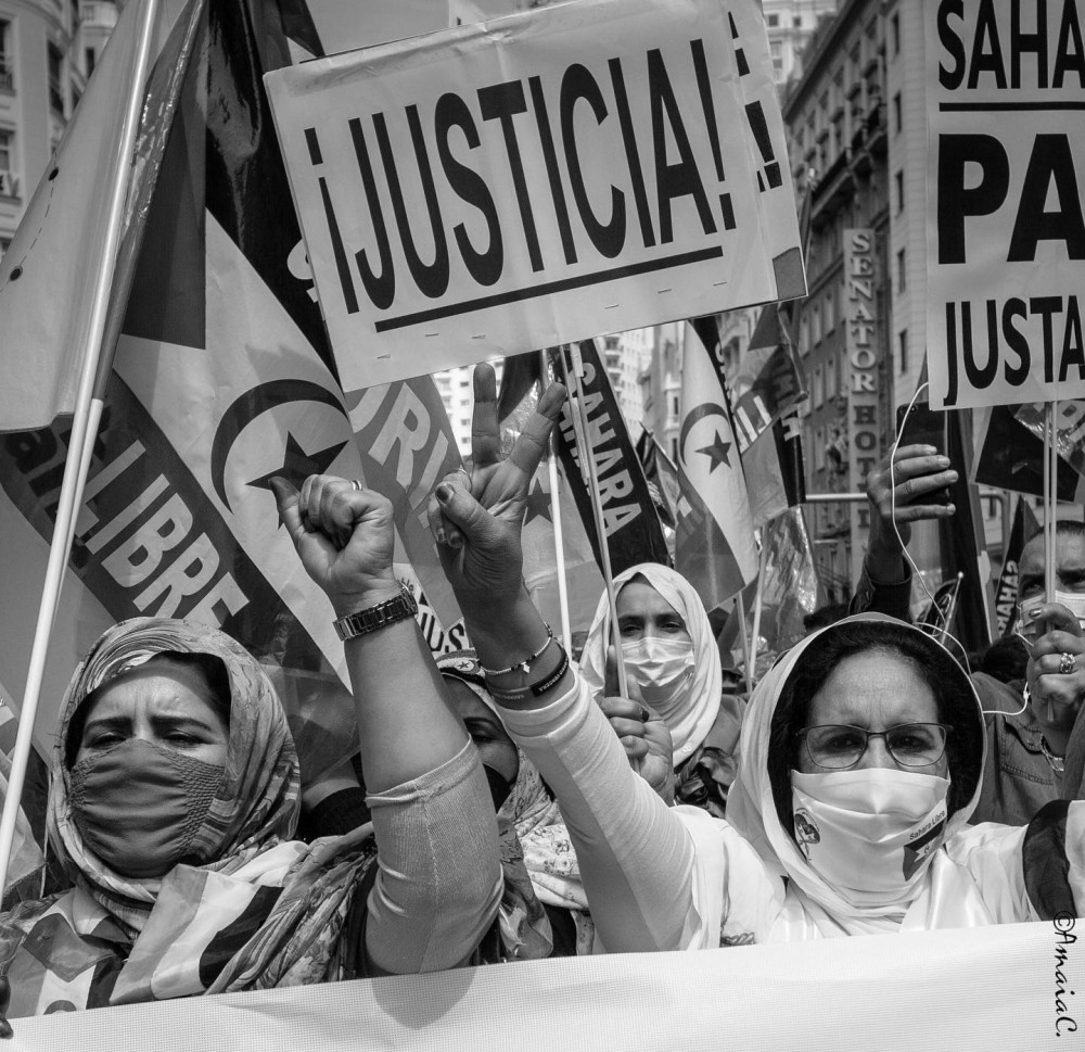 Sahrawi vrouwen op een manifestatie in Madrid